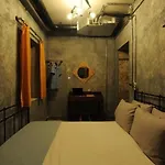 Hostel Role Street *